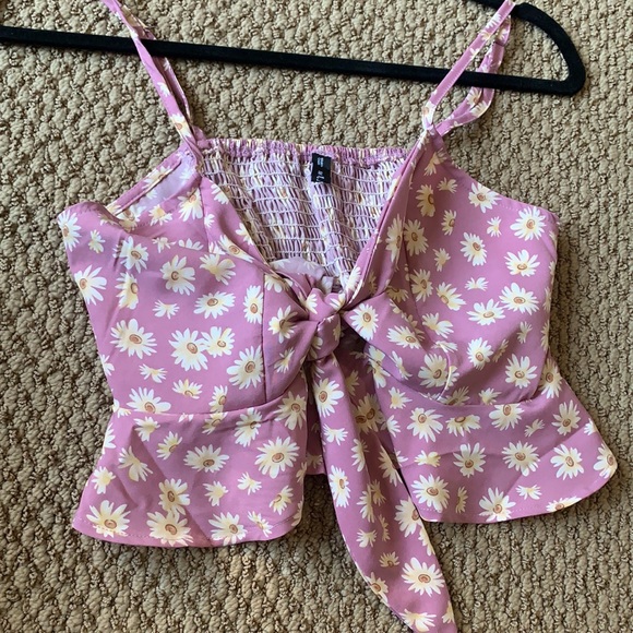 tie in the front crop top - Picture 2 of 2